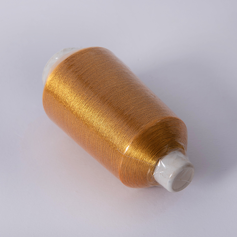 In che modo il filo da ricamo metallico differisce dal filo di ricamo standard?